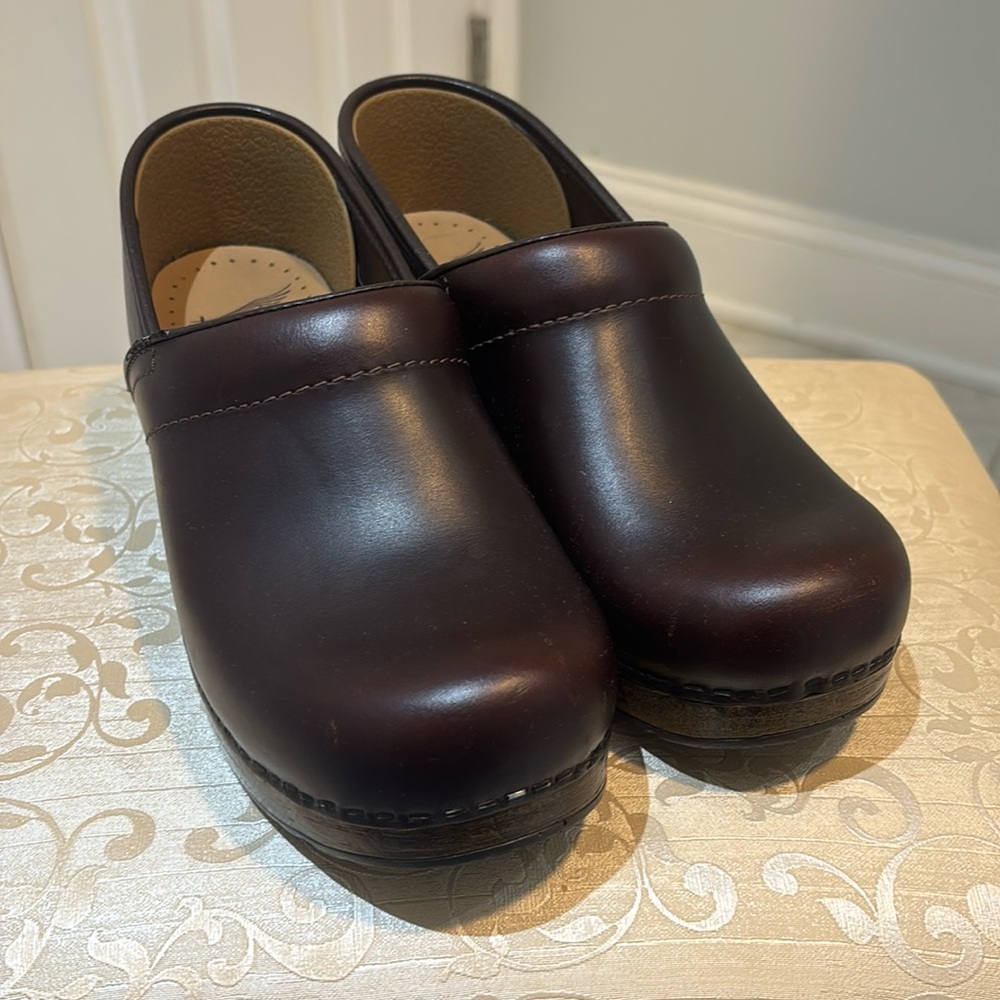 Dansko • Narrow Pro Oiled Full Grain Leather Clogs